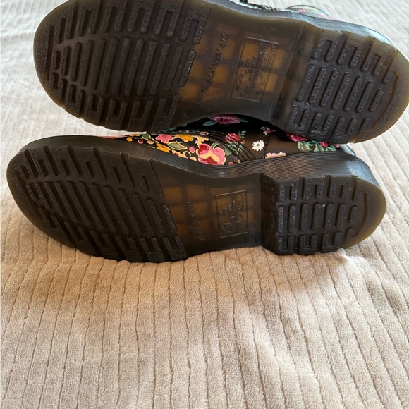 Dr. Martens Women's Floral Mash Up 1460 - Picture 4 of 7